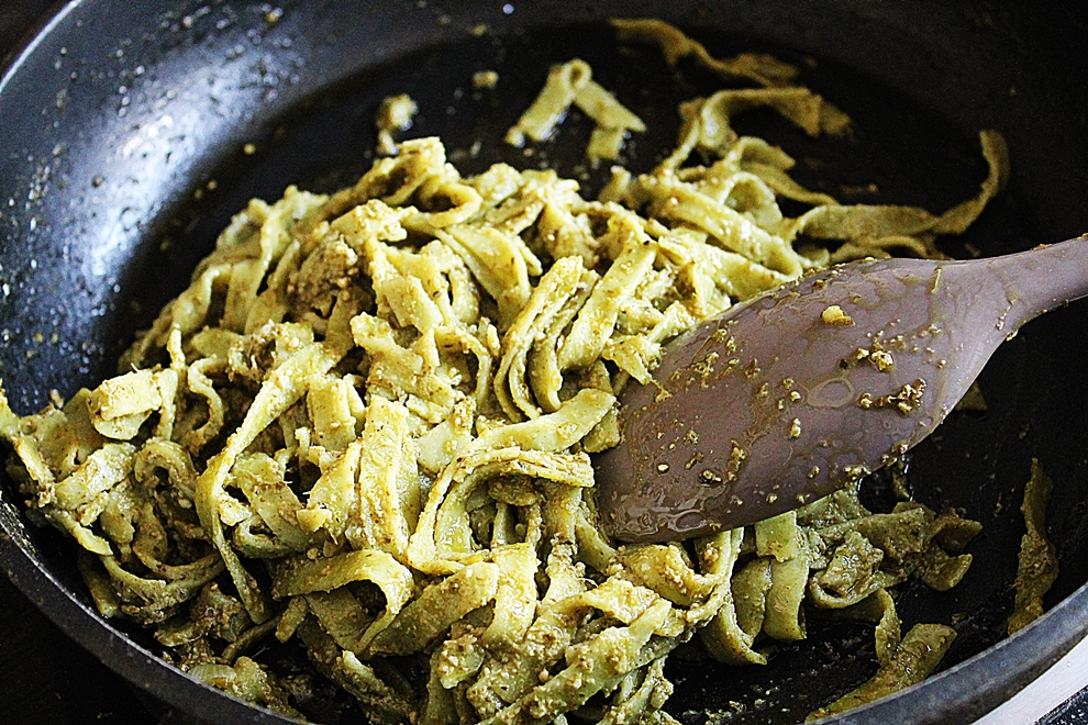 Tagliatelle cu spanac in sos pesto