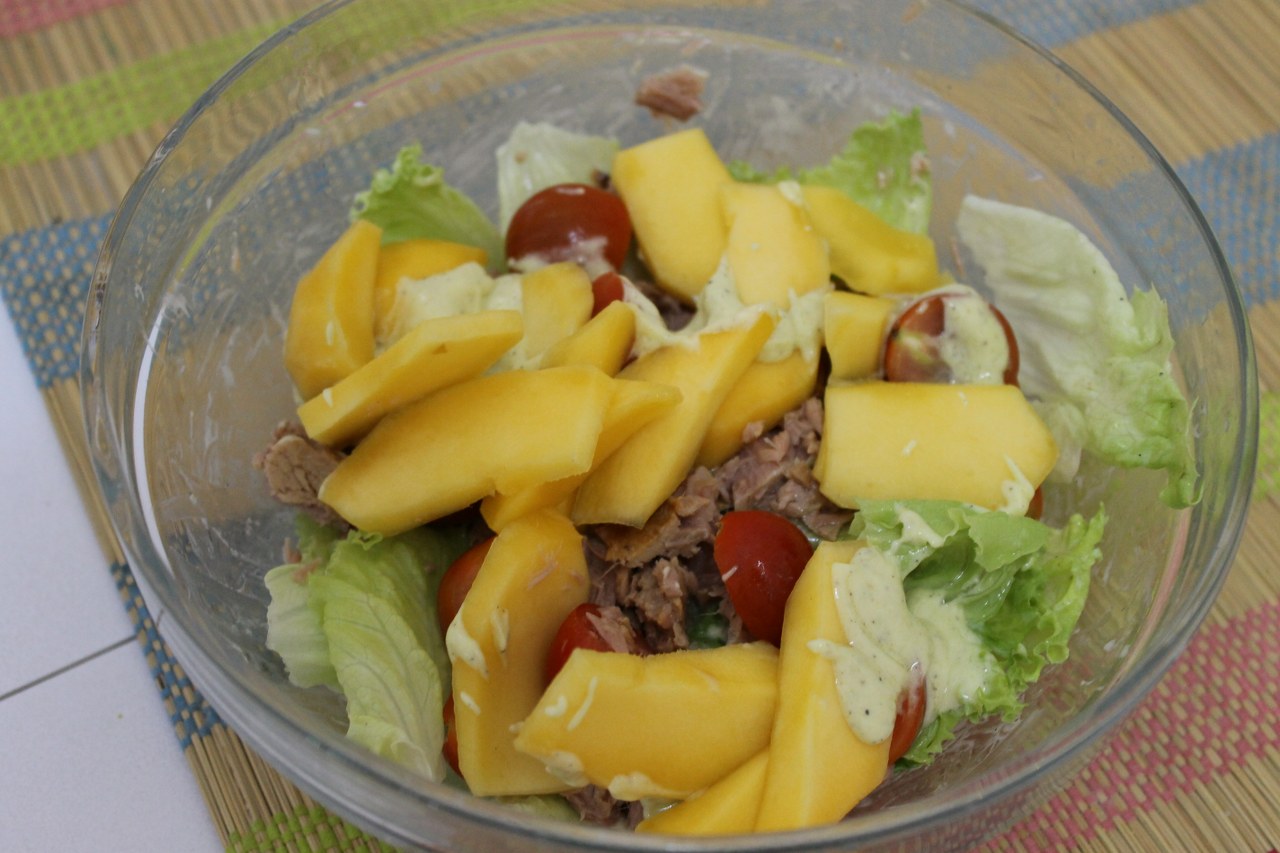 Salata de ton cu mango