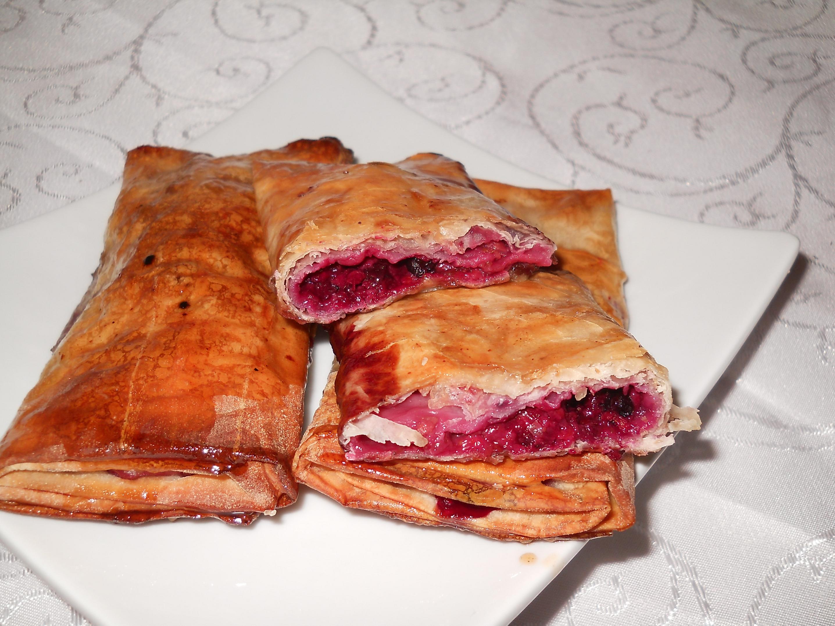 Strudel cu fructe de padure