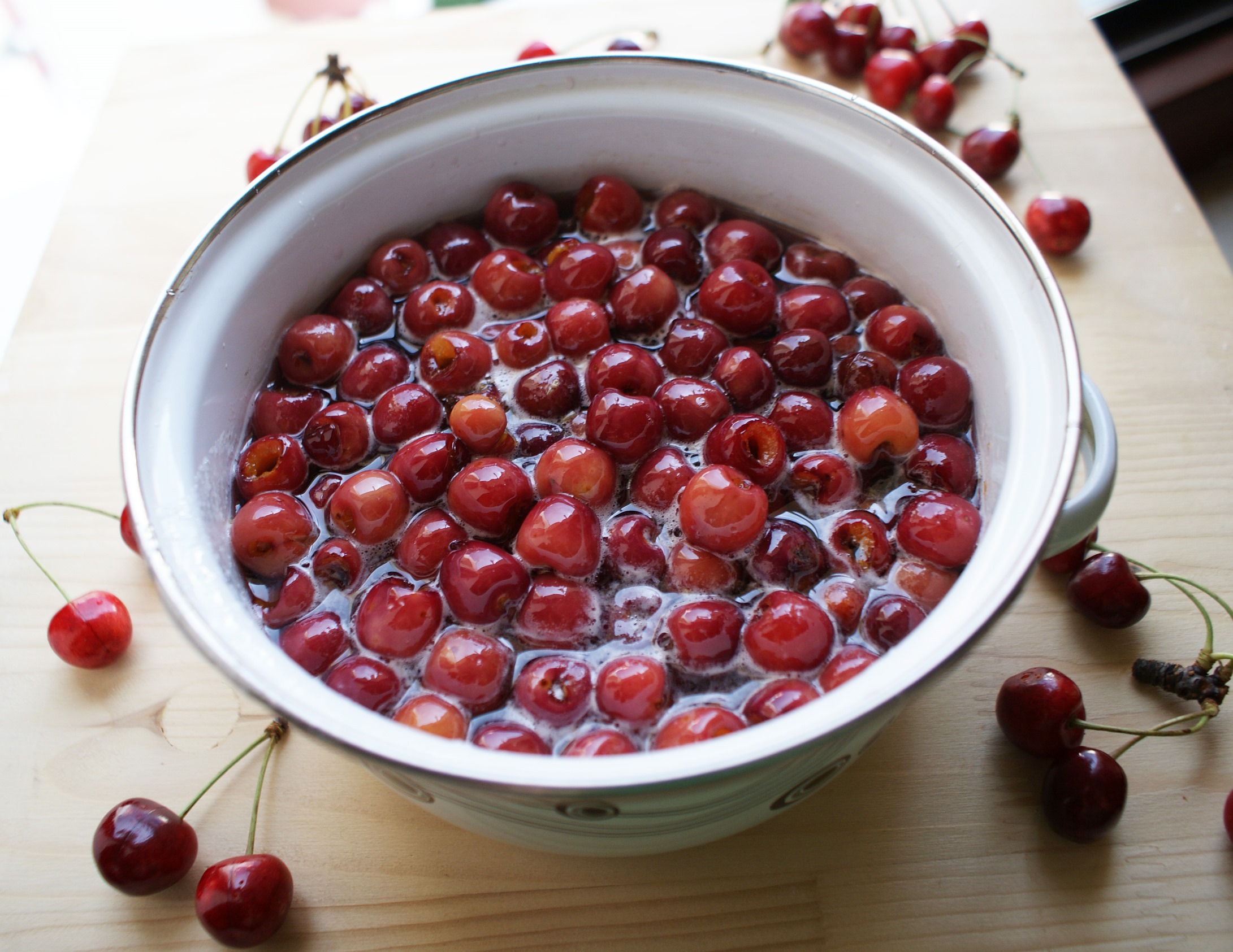 Dulceata de cirese in sirop de zahar