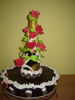 Tort cu sticla de sampanie