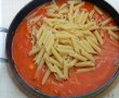 Penne cu sos de rosii , piept de pui si ciuperci-1