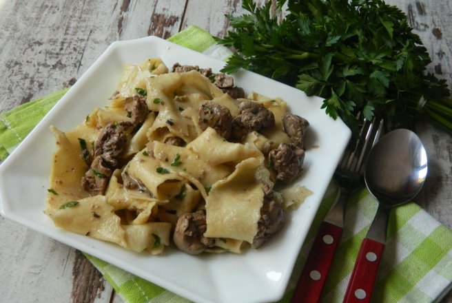 Pappardelle cu ficatei de pui