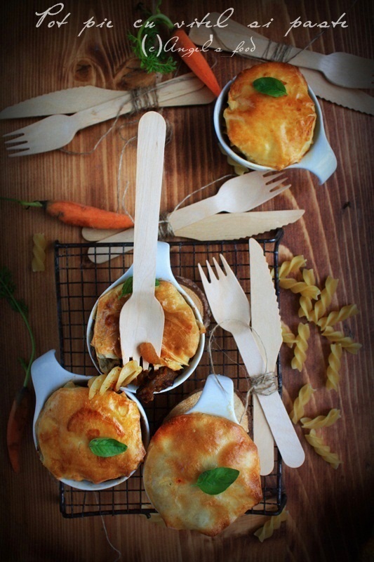 Pasta Pot Pie~sau~Tocanita de vitel cu paste sub capac de foietaj