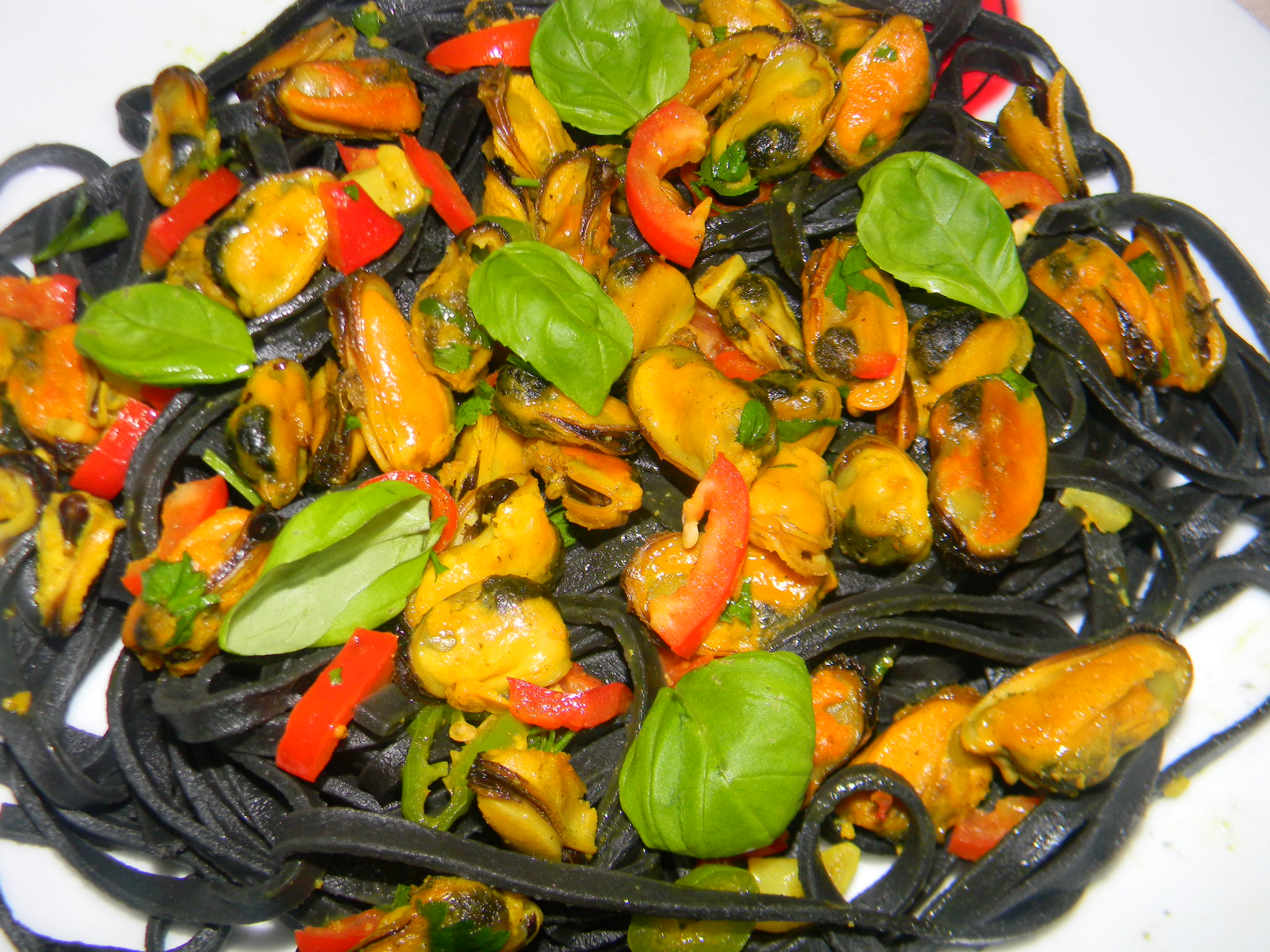 Tagliolini al nero di seppia e cozze