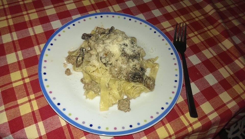 Tagliatelle cu ciuperci si carne