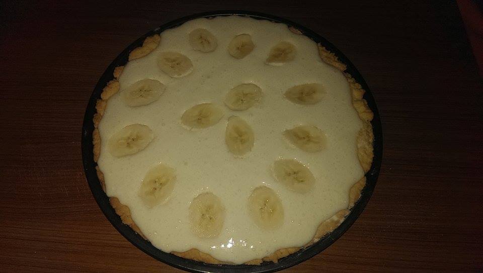 Tarta cu crema de branza si banane si topping de caramel