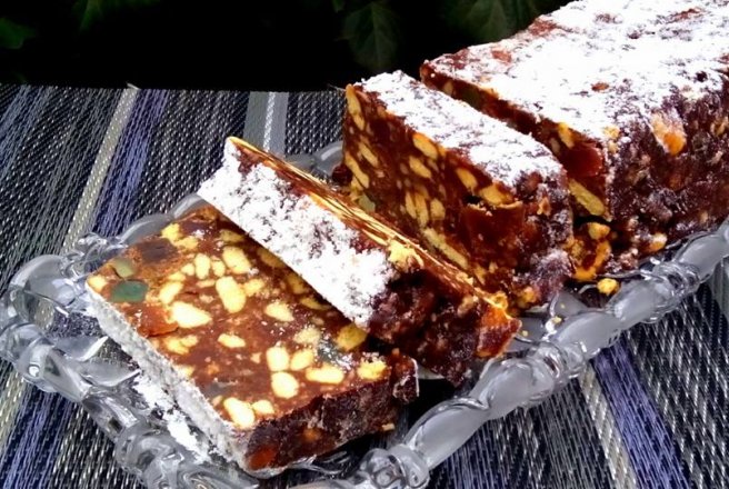 Salam de biscuiţi, reţetă cu Nutella si rahat