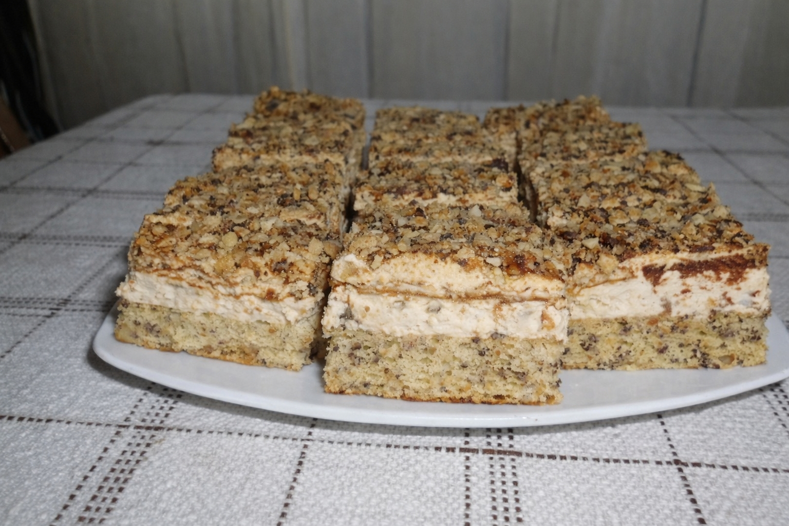 Desert prajitura cu nuca si caramel