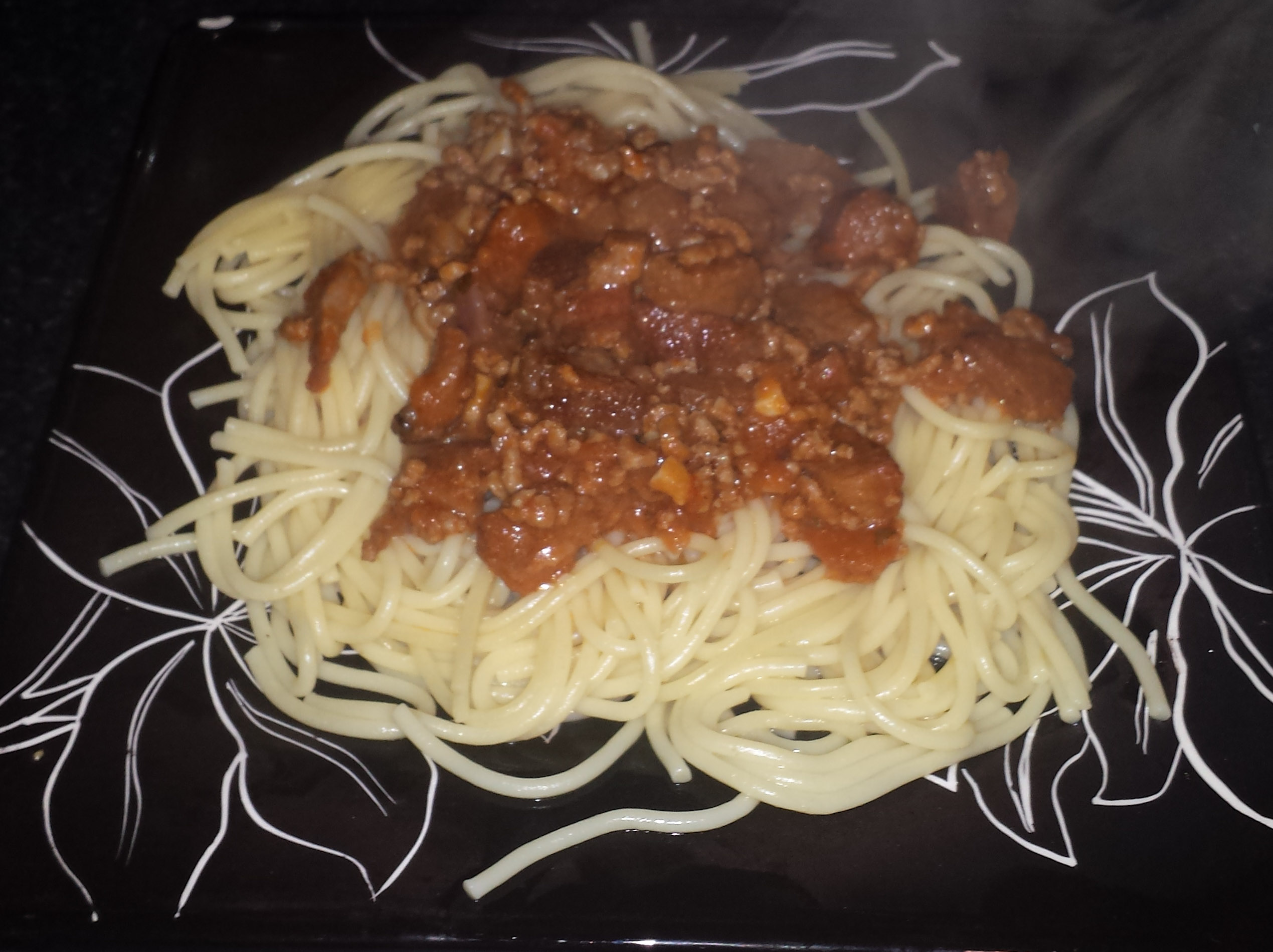 Spaghete cu carne tocata de porc si muschiulet afumat