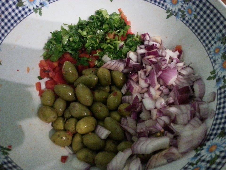 Salata orientala cu masline marinate (de post)