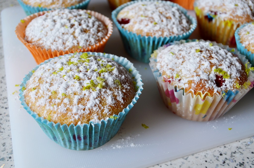 Muffins cu zmeura si lime