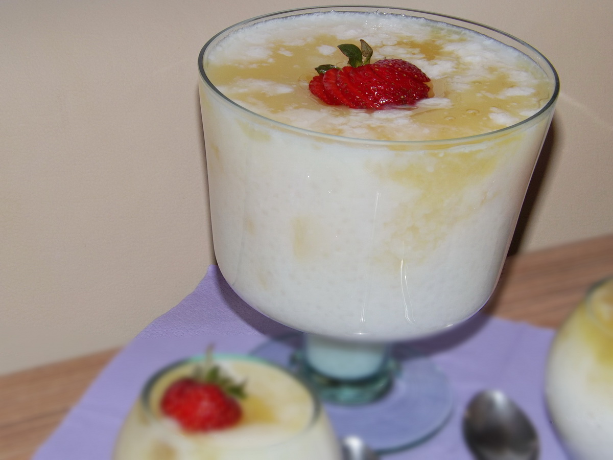 Budinca de tapioca cu lapte de cocos si ananas