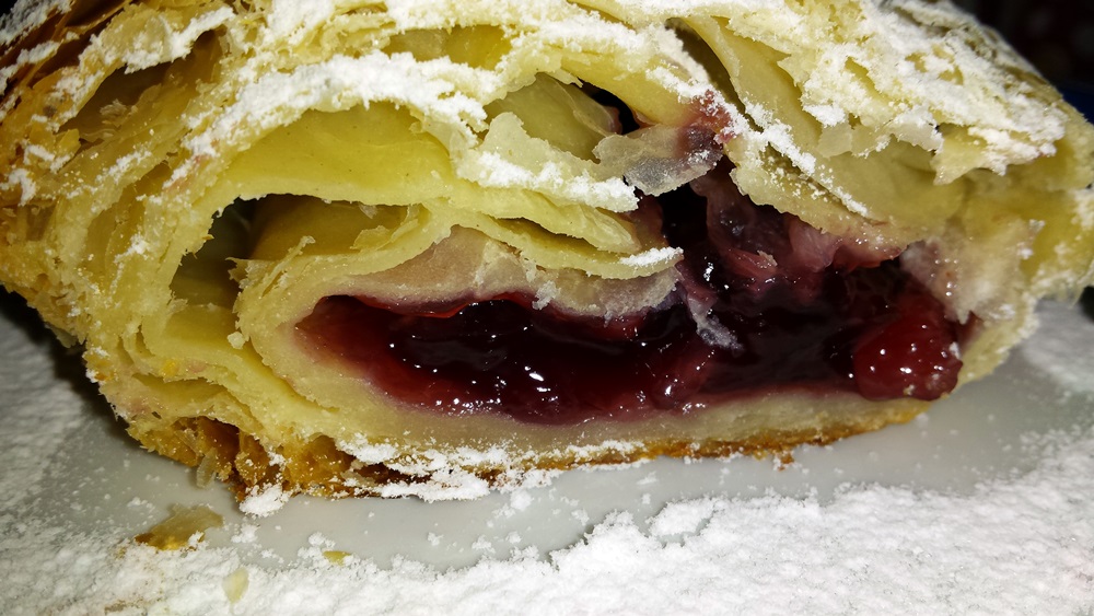 Strudel cu  fructe de padure