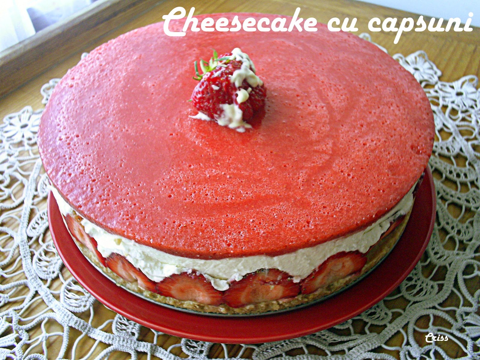 Cheesecake cu capsuni si ciocolata alba