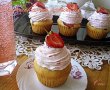 Cupcakes cu capsuni-6