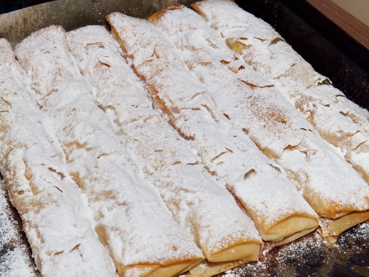 Strudel cu branza si cirese