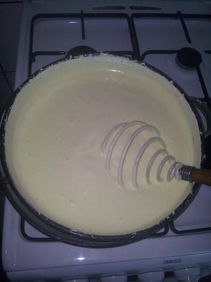 Tort de ciocolata si frisca