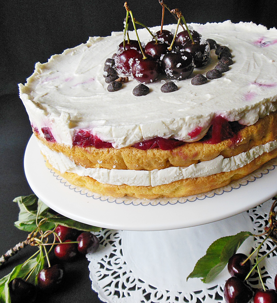 Tort cu visine, crema mascarpone si frisca