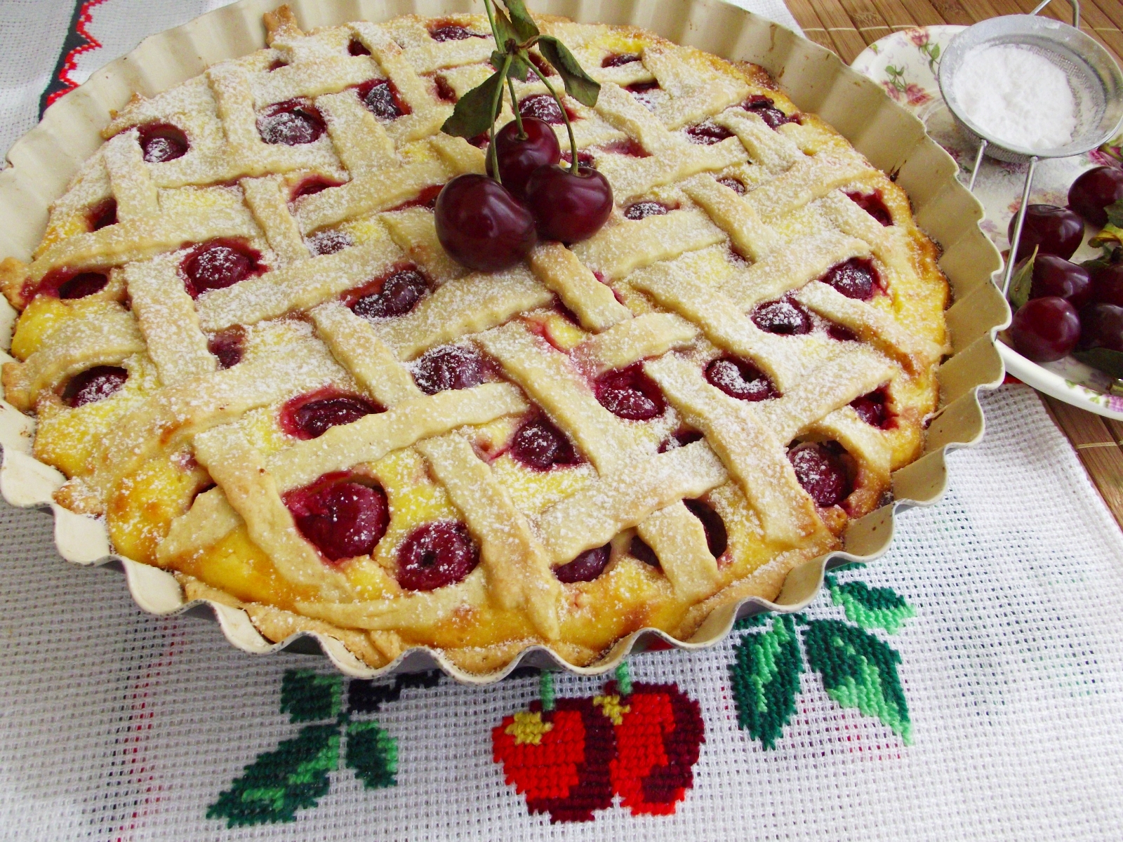 Tarta cu branza si visine