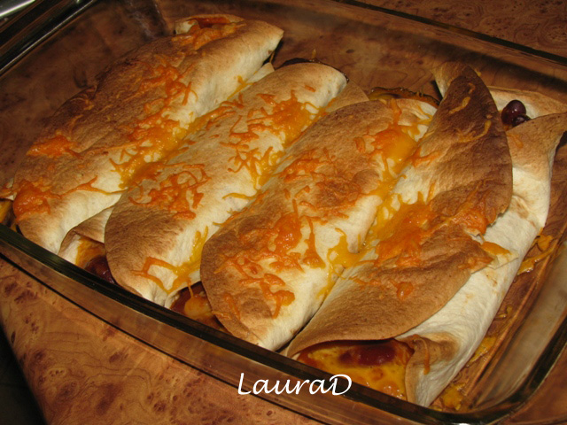 Tortillas cu fasole in sos picant si branza cheddar