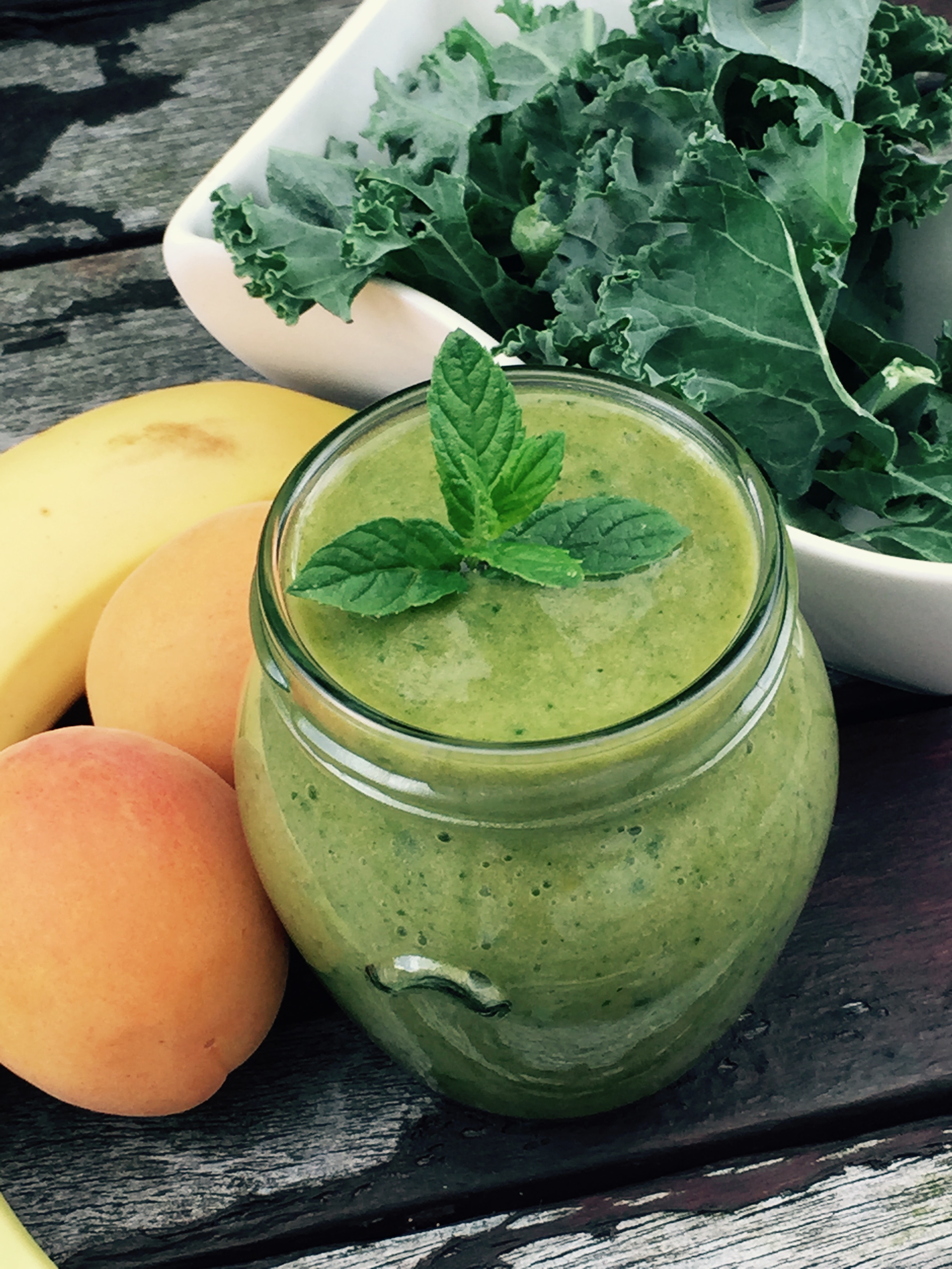 Smoothie Cu Banana, Piersici Si Kale