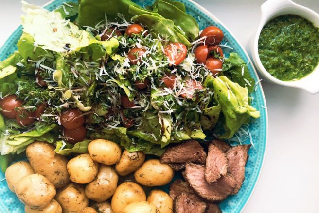 Steak Chimichurri cu salata crocanta si cartofi noi