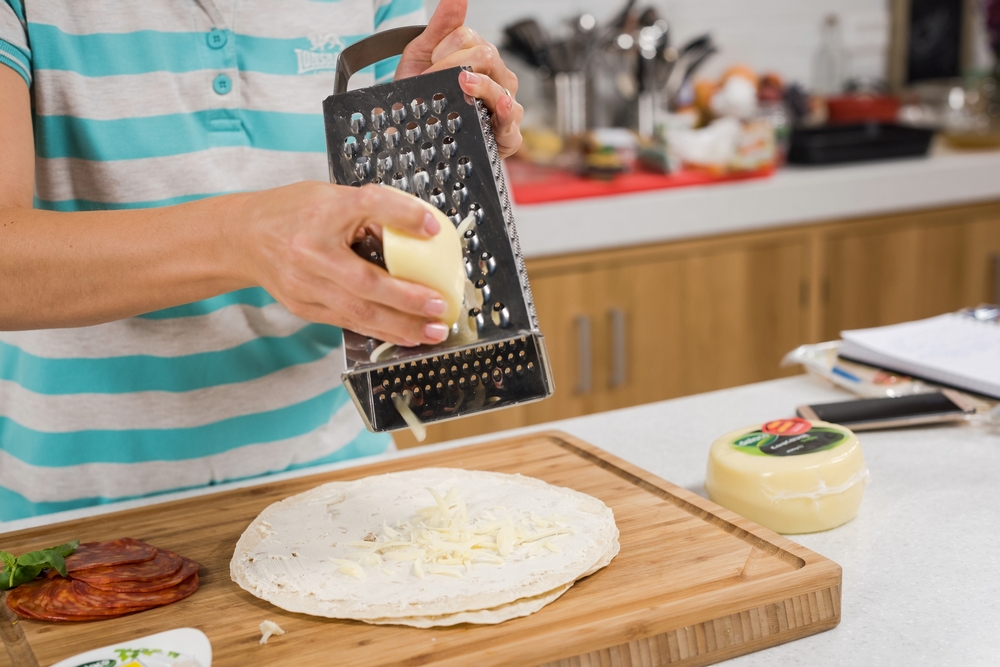 Rulouri cu branza pufoasa cu ciuperci Delaco si chorizo- Italian Style