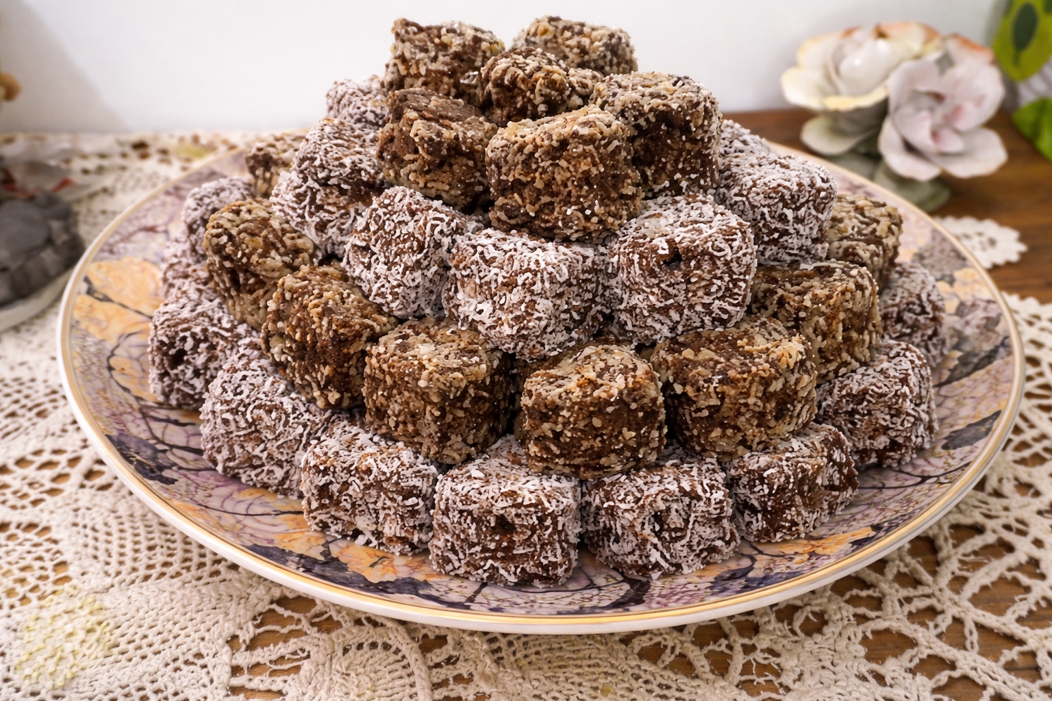 Tăvălite cu nuca de cocos și miez de nucă