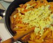 Penne în sos de roșii, cu piept de pui și brânză-8