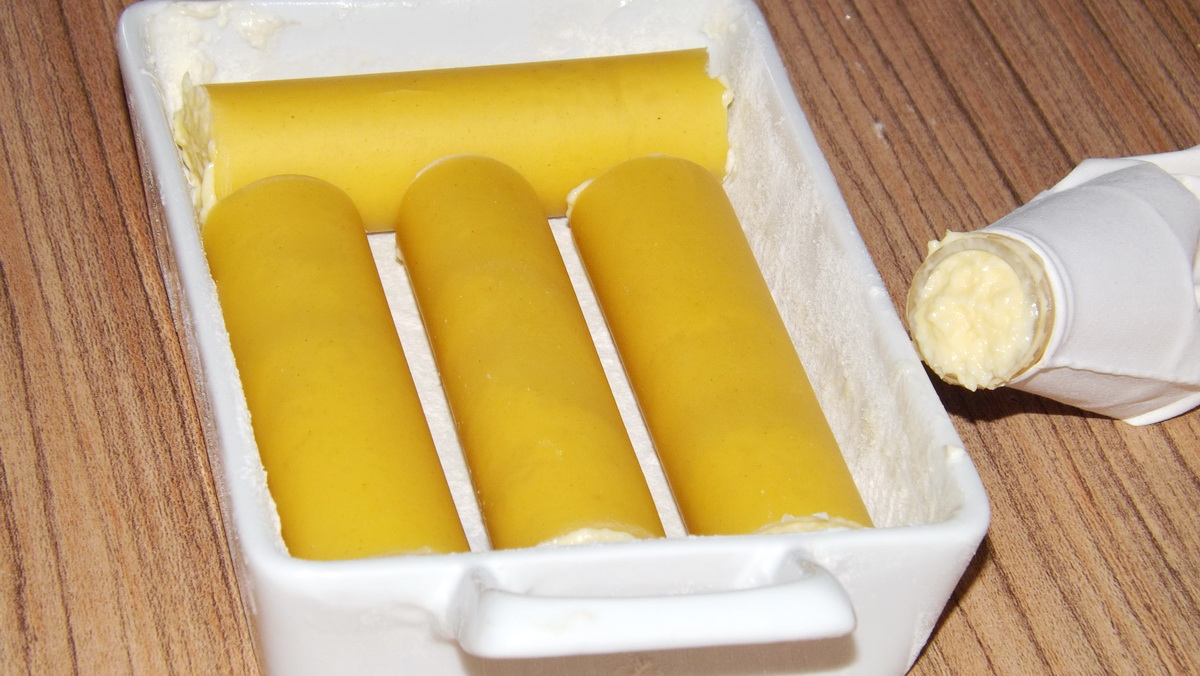 Cannelloni cu branza, nuca de cocos si dulceata de zmeura