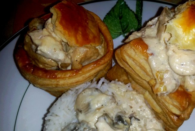 Vol-au-vent cu pui și ciuperci