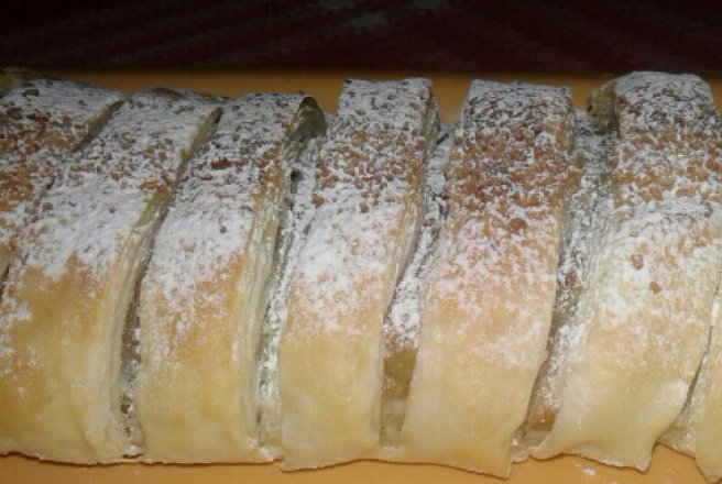 Strudel cu pere si ciocolata