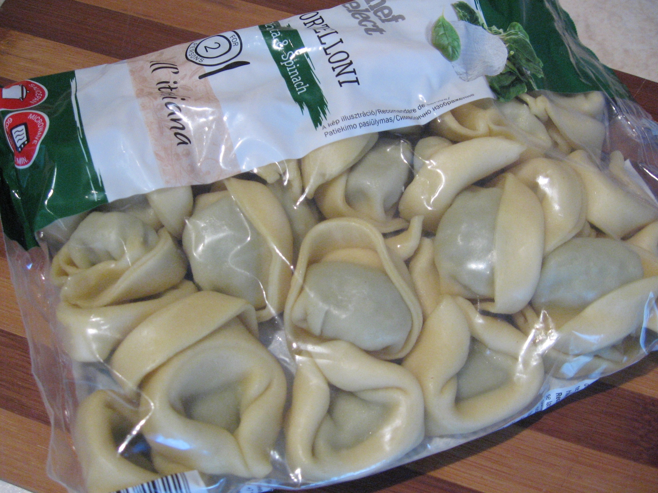 Piept de pui cu tortelloni in sos alb