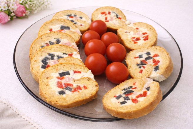 Rulada aperitiv cu crema de branza