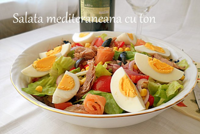 Salata mediteraneana cu ton si porumb