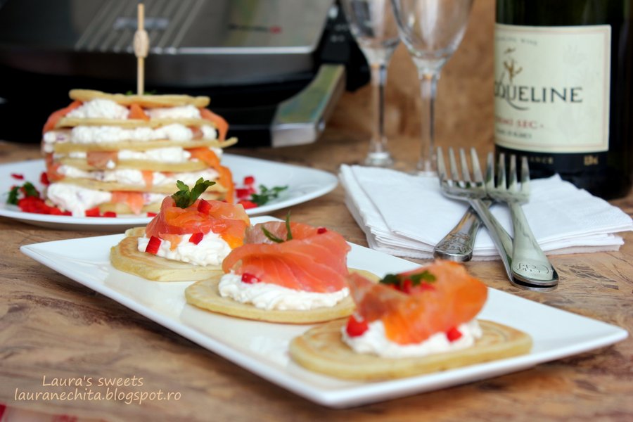 Clatite aperitiv cu somon si crema de branza