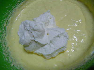Tort de clatite cu capsuni si crema de vanilie