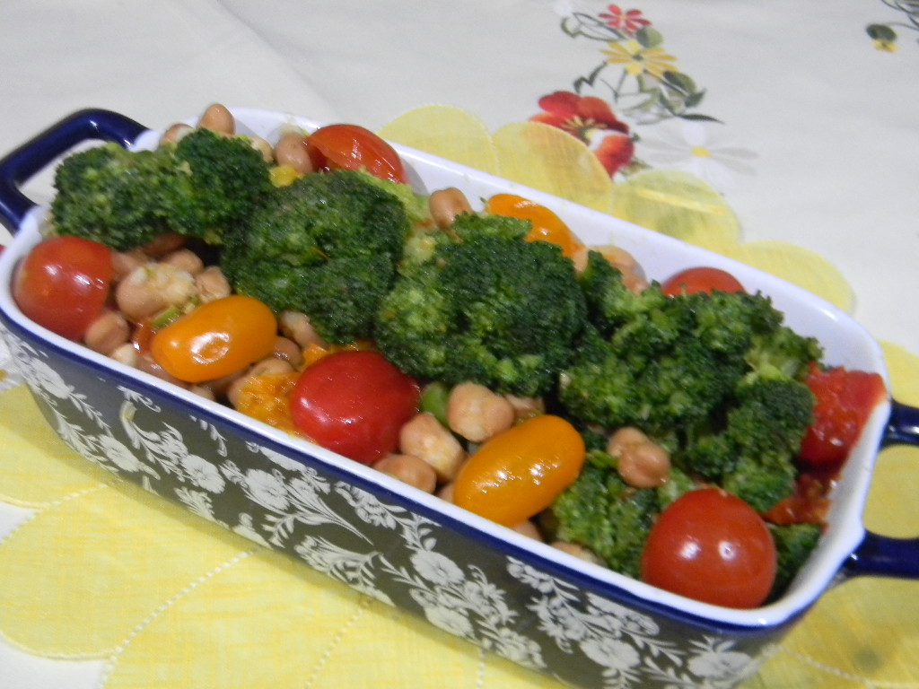 Salata de broccoli cu naut si fasole