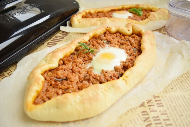 Pizza turceasca din carne de miel marinata cu ajutorul aparatului de marinat FoodSaver