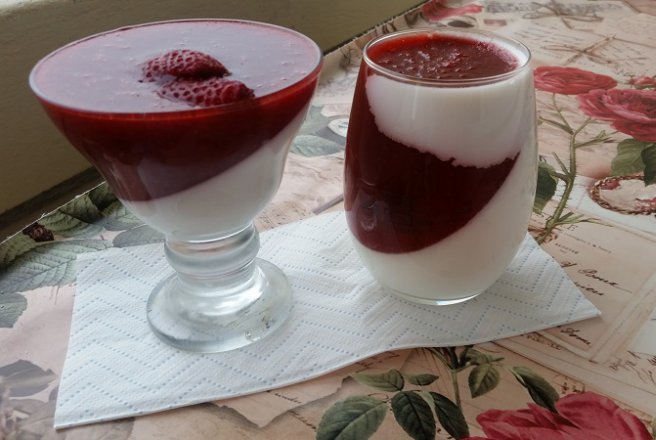 Panna cotta cu capsuni