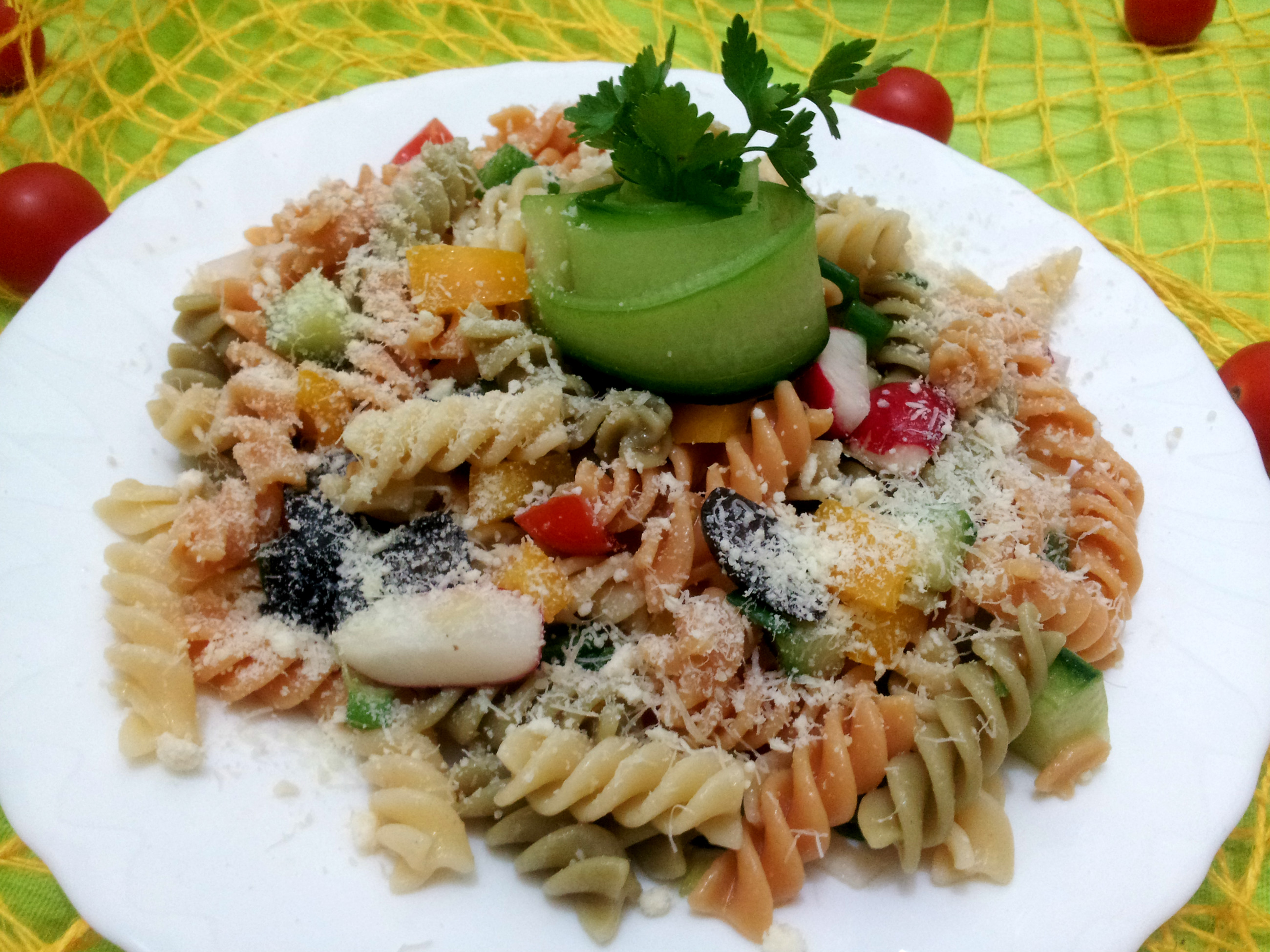 Salata de fusilli cu legume