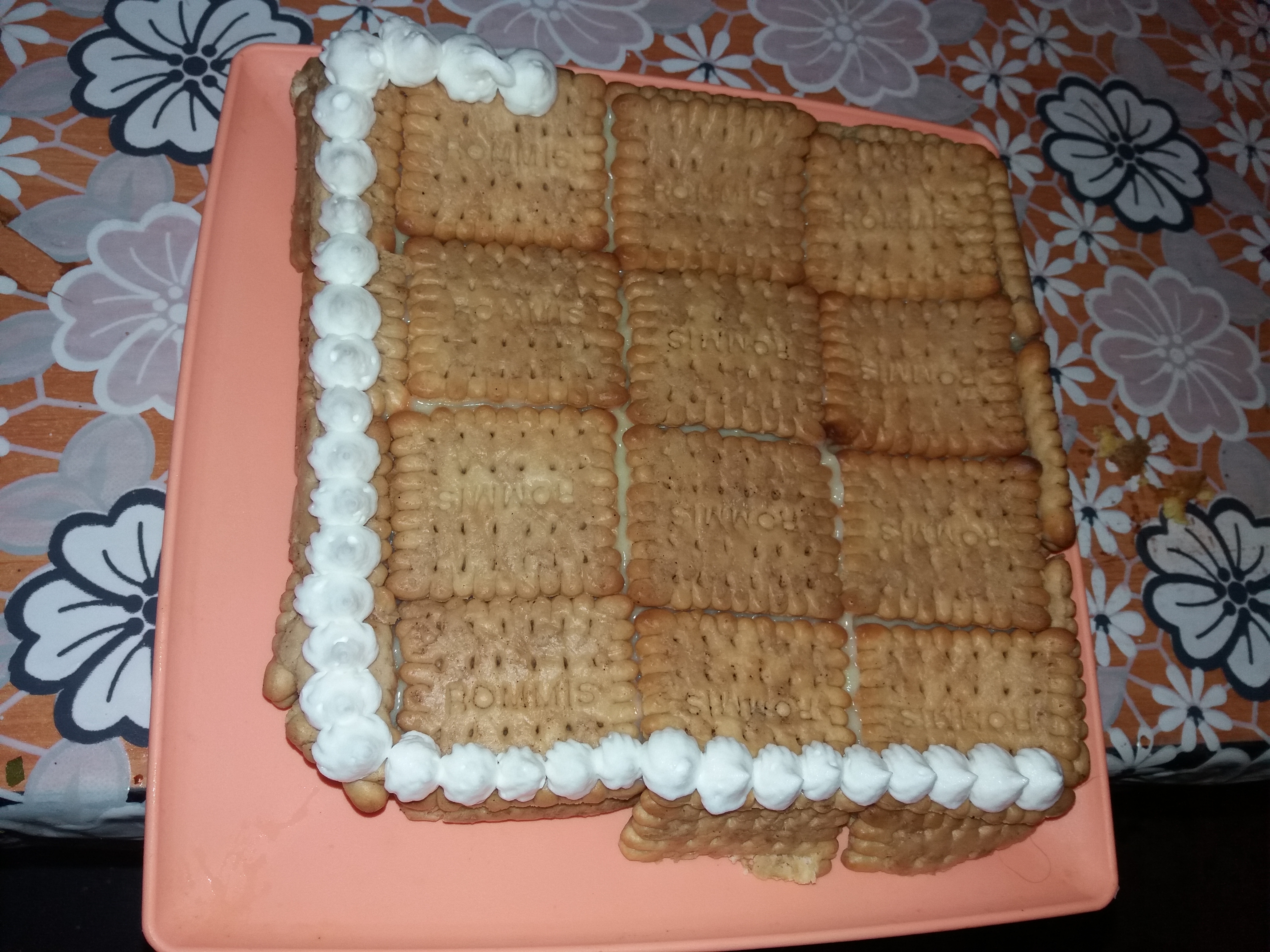 Tort de biscuiti