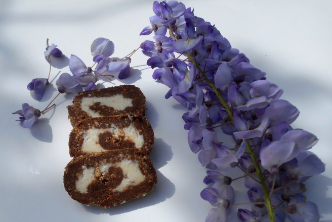 Rulada de biscuiti cu nuca de cocos