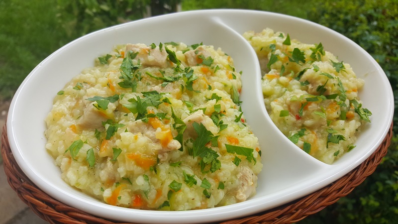 Pilaf de orez cu carne de porc si zucchini