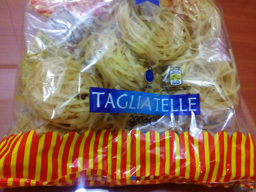 Tagliatelle cu chifteluțe in sos