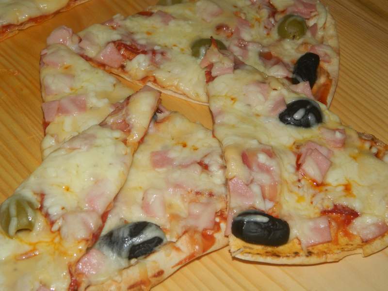 Pizza pe blat de lipie