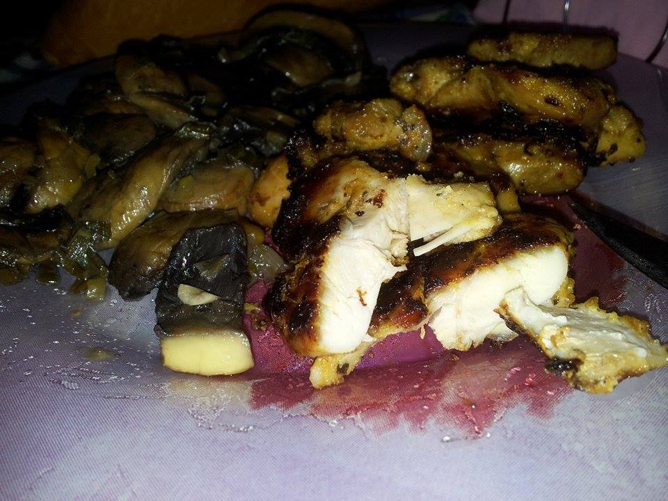 Piept de pui la grill cu ciuperci champignon