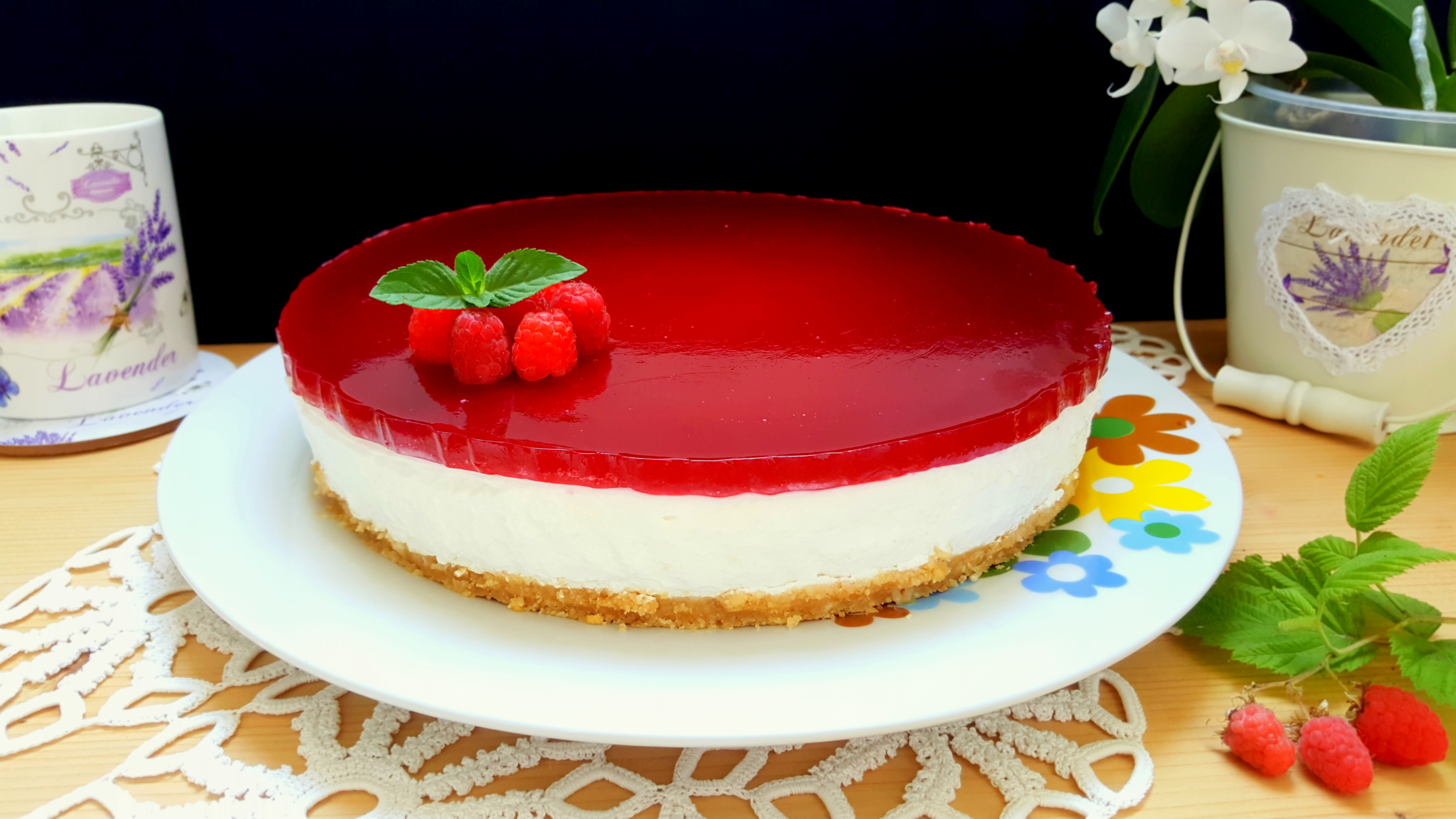 Cheesecake cu jeleu de zmeura