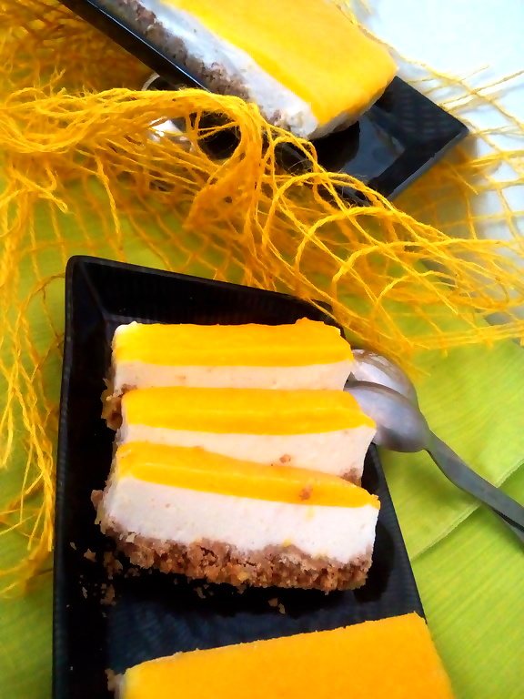 Cheesecake cu piersici (fără coacere)